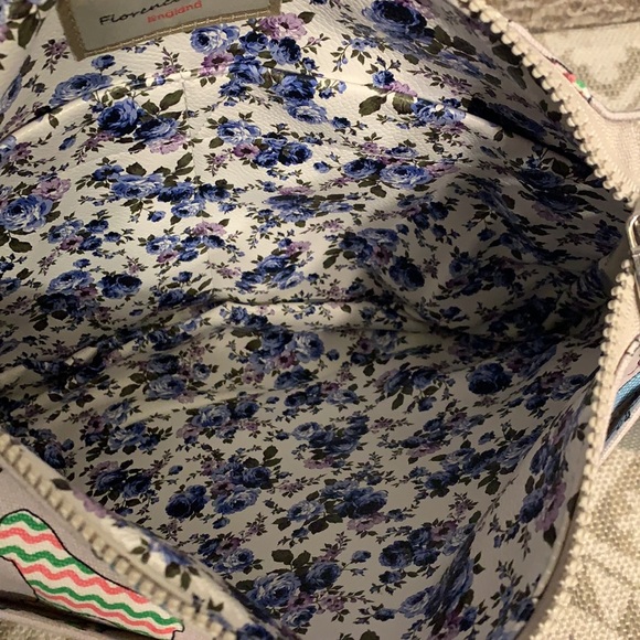 Florence Happy Reversible Messenger Bag - Picture 5 of 11